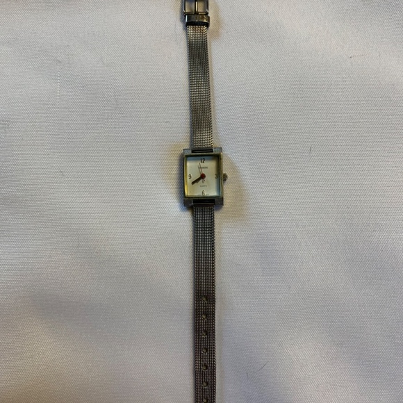 Working Vintage Shannons Silver Tone Mesh Band Watch with Brand New Battery! - Picture 2 of 8